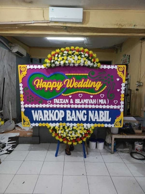 Papan Bunga di Stasiun Batam